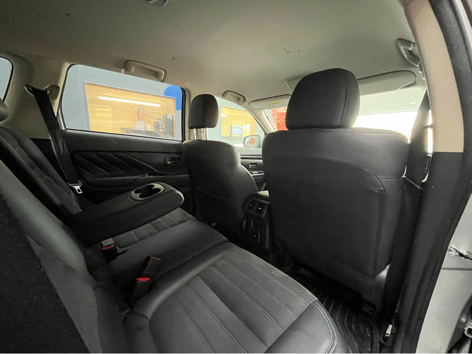 2019 Mitsubishi Outlander - image 19