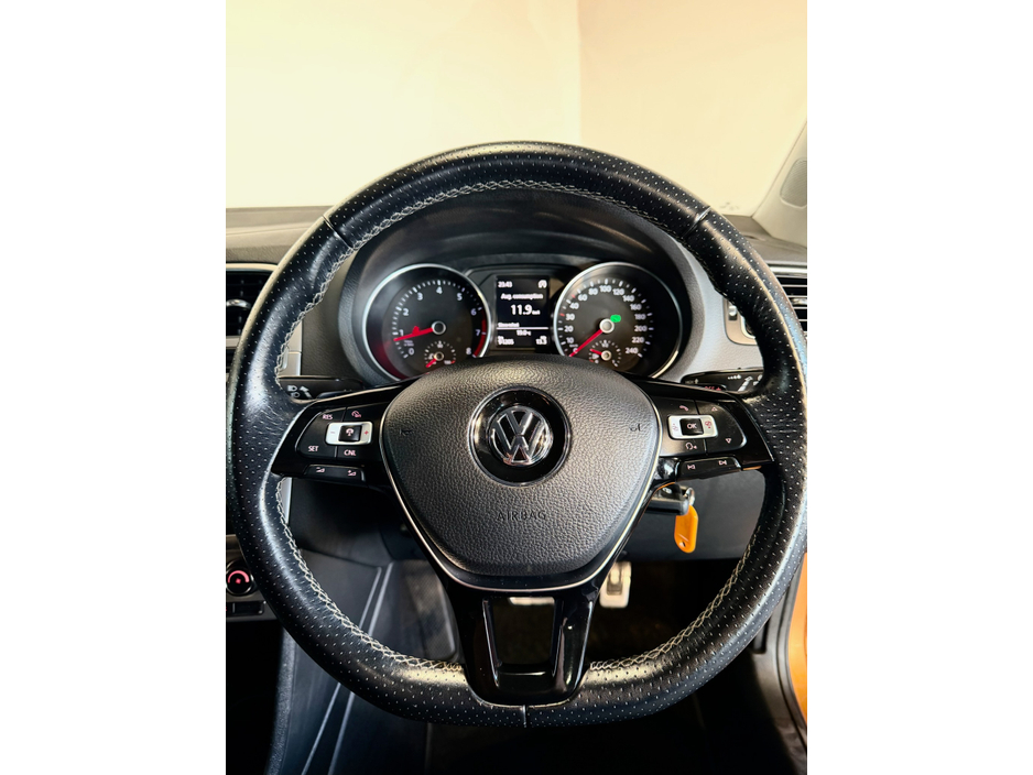 2017 Volkswagen Polo - image 11