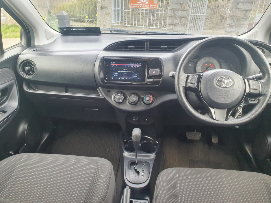 2018 Toyota Yaris - image 9