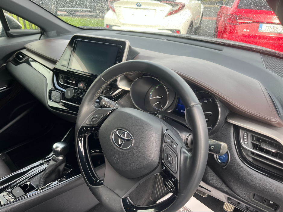 2019 Toyota C-HR - image 3