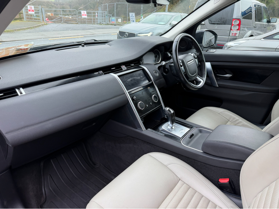 2020 Land Rover Discovery Sport - image 9