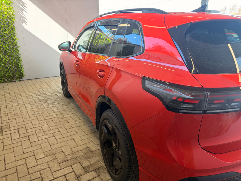 2024 Volkswagen Tiguan - image 5