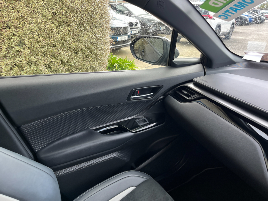 2020 Toyota C-HR - image 13