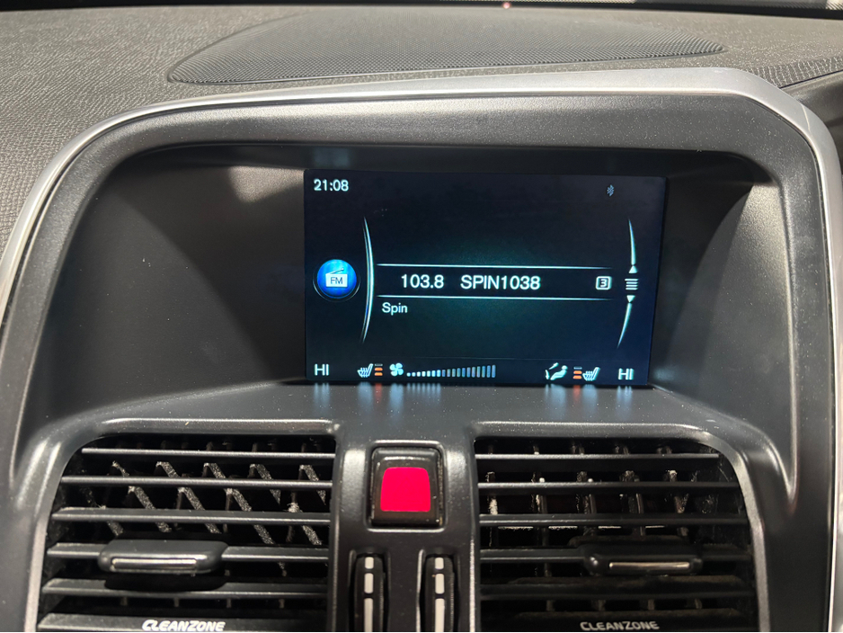 2016 Volvo XC60 - image 26