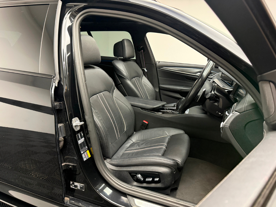 2023 BMW 5 Series - image 11