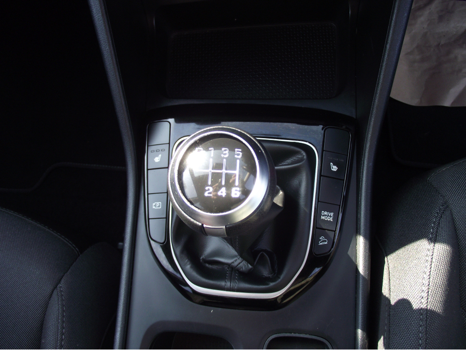 2022 Hyundai Tucson - image 9