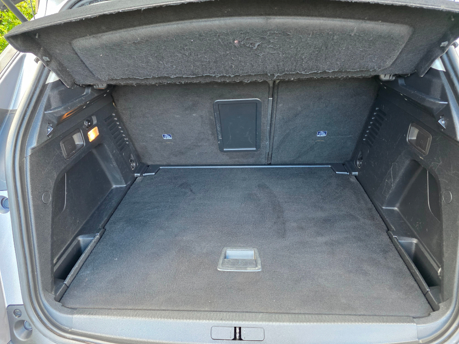 2018 Peugeot 3008 - image 9