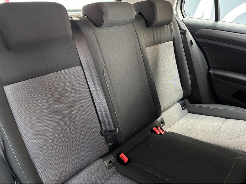 2014 Volkswagen Golf - image 9