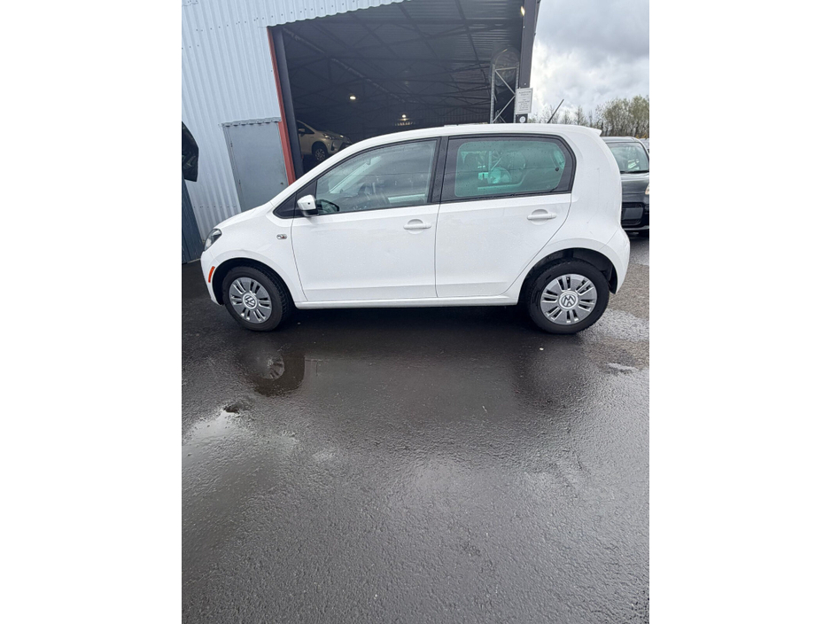 2014 Volkswagen up! - image 2