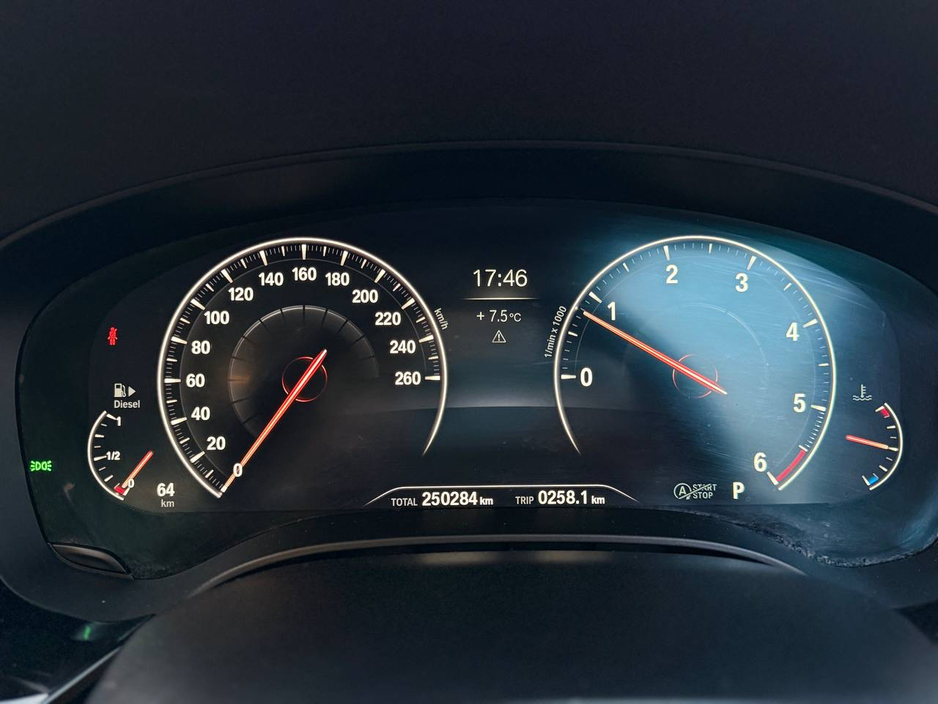 2019 BMW 5 Series - image 35