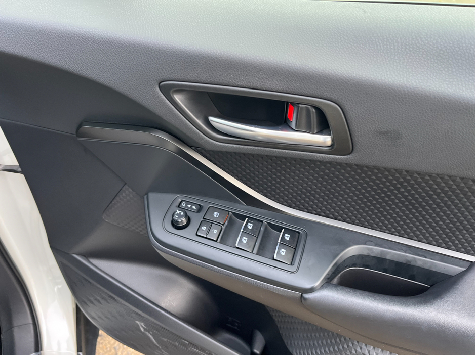 2017 Toyota C-HR 1.8 HYBRID AUTO LOW KM €16,950