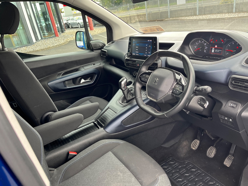 2020 Peugeot Rifter - image 15