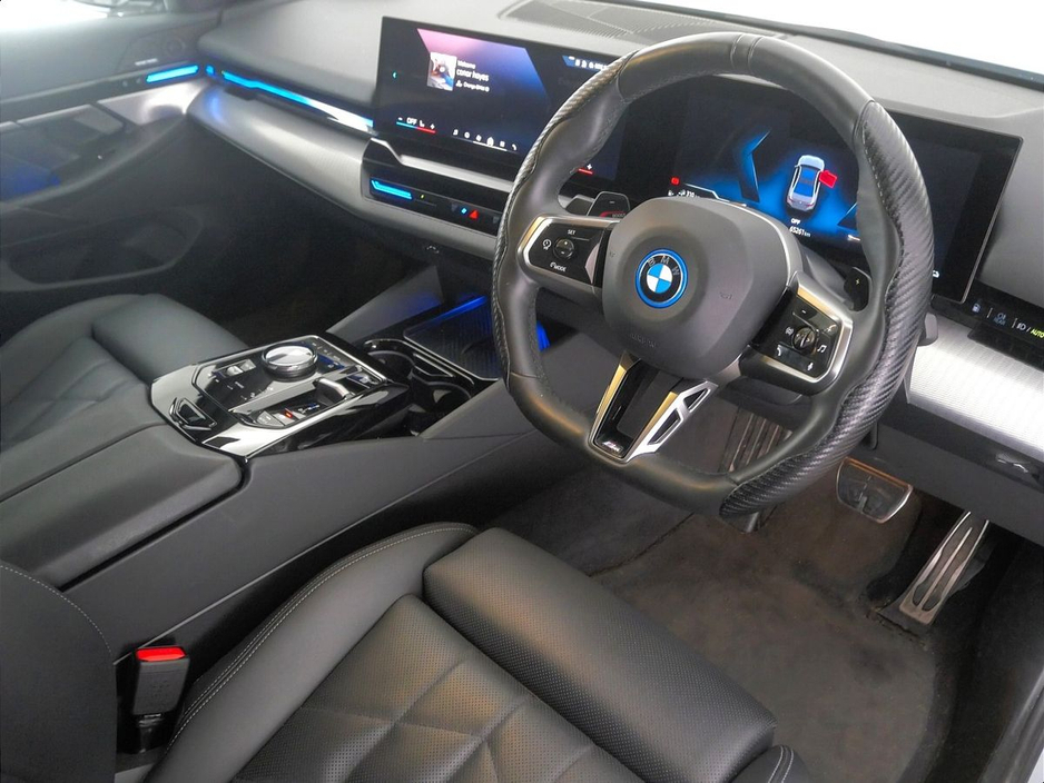 2024 BMW 5 Series - image 6