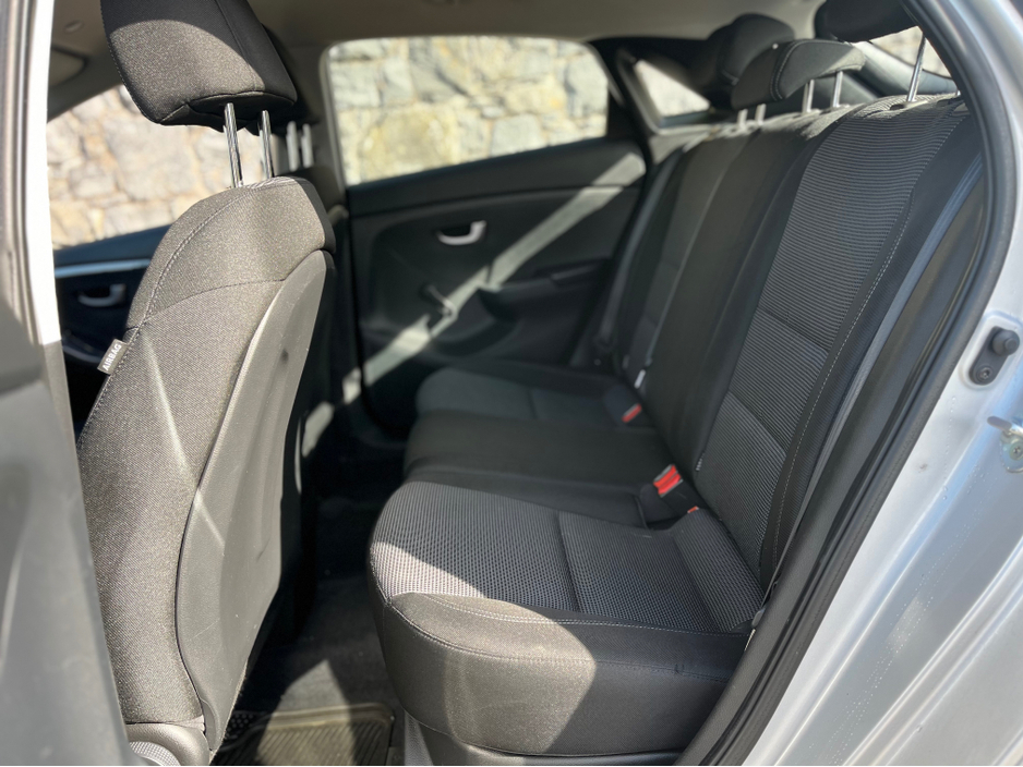 2015 Hyundai i30 1.6 CRDI CLASSIC BL/ DRI 5DR BLUE DRIVE ISG €8,500