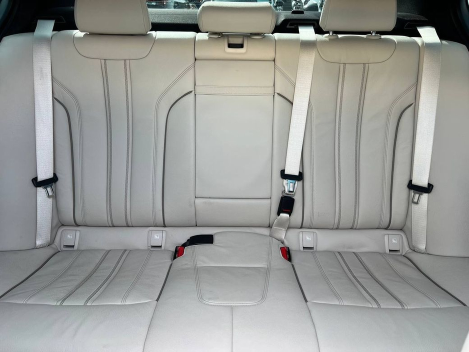 2017 BMW 5 Series - image 14