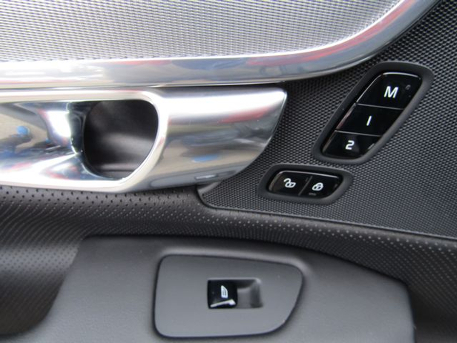 2021 Volvo S90 - image 24