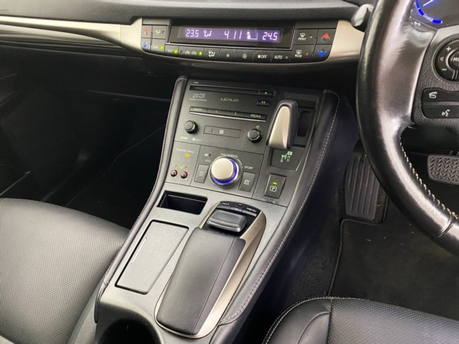 2018 Lexus CT 200 h - image 15