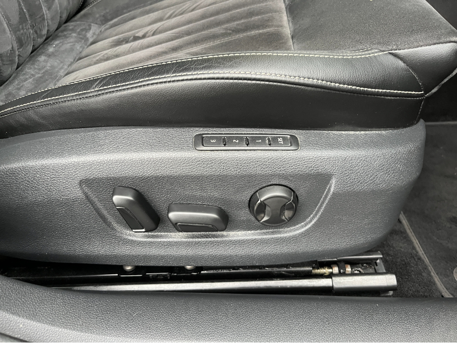 2020 Skoda Superb - image 11