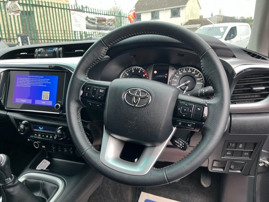 2025 Toyota Hilux FRESH SELECTION OF TRADE-INS HILUX 2.8 SR5 DOUBLE CAB €48,000