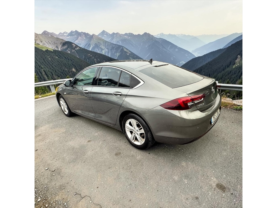 2019 Opel Insignia - image 5