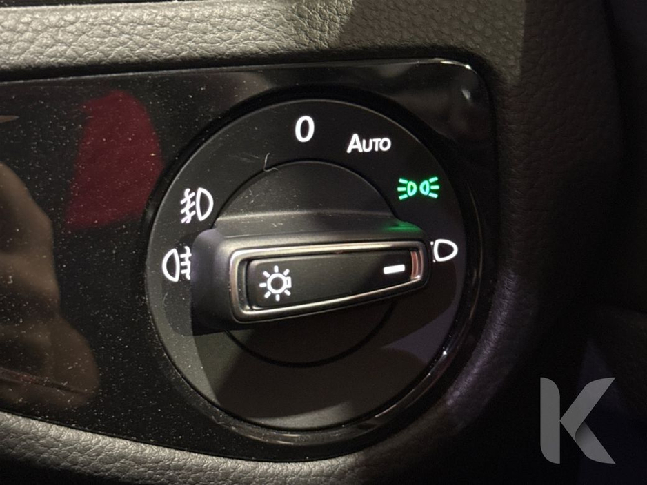 2018 Volkswagen Golf - image 20