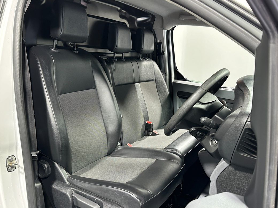 2020 Opel Vivaro LWB Twin Sliding Doors 1.5 Diesel €14,800