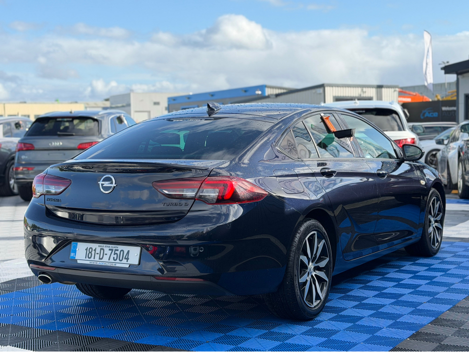 2018 Opel Insignia - image 7