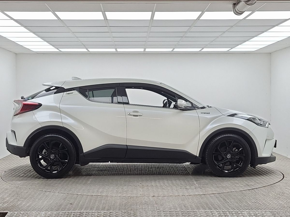 2019 Toyota C-HR - image 11