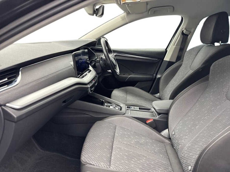 2023 Skoda Octavia - image 2