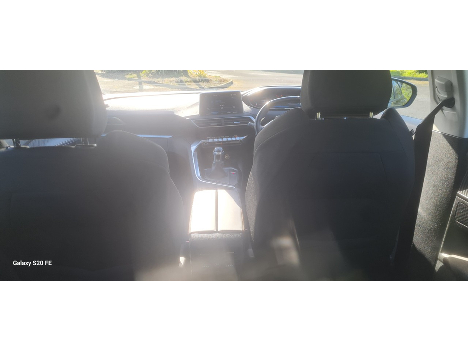 2017 Peugeot 3008 - image 11