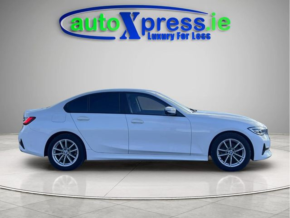 2019 BMW 3 Series - image 13