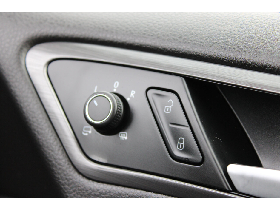 2018 Volkswagen Golf - image 27