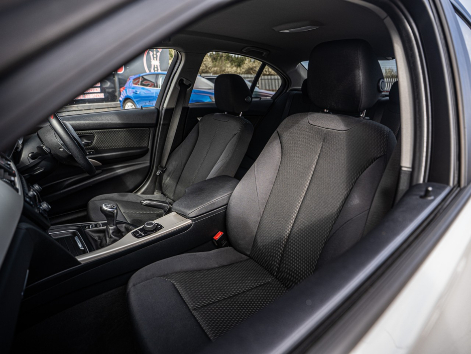 2014 BMW 3 Series - image 31