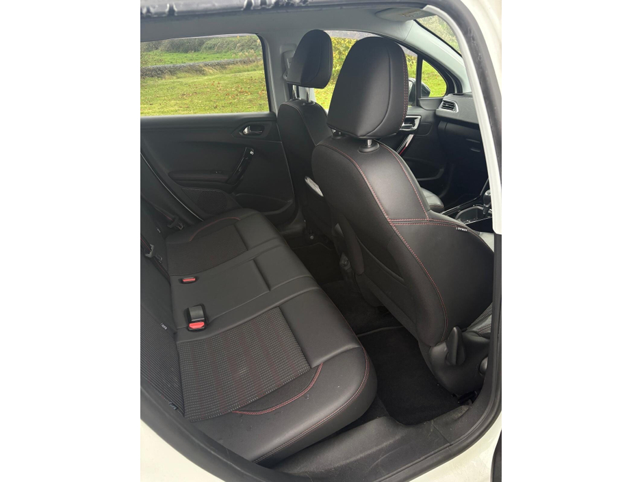 2016 Peugeot 2008 - image 9