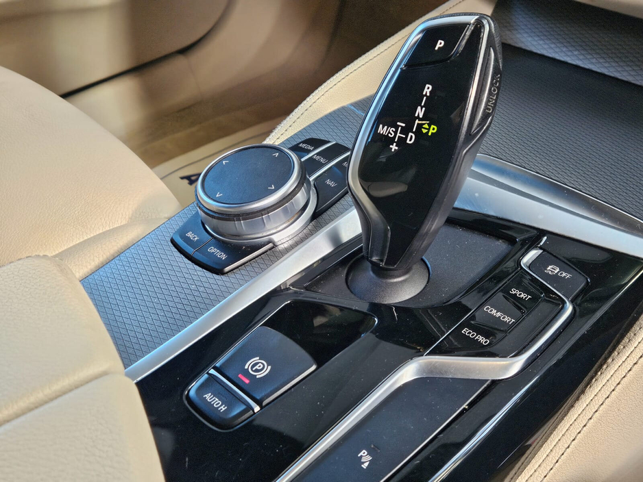 2020 BMW 5 Series - image 14