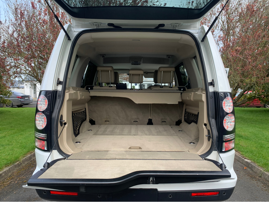 2014 Land Rover Discovery - image 19