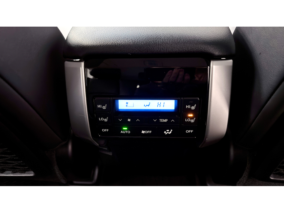 2023 Toyota Landcruiser - image 16