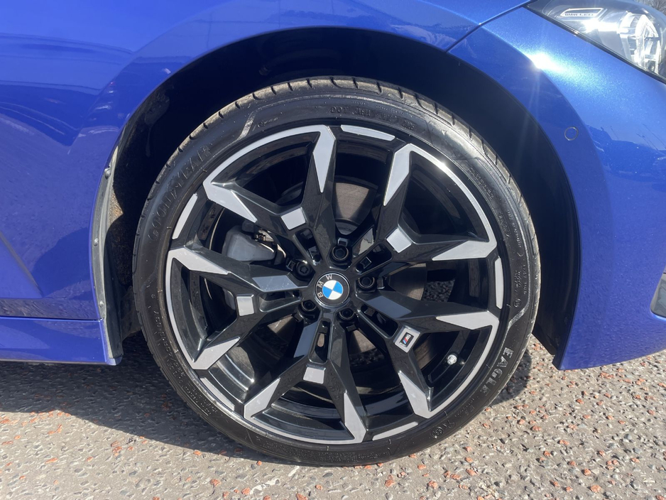 2025 BMW 3 Series - image 10