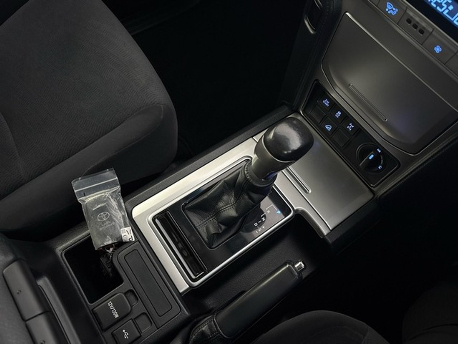 2023 Toyota Landcruiser - image 13