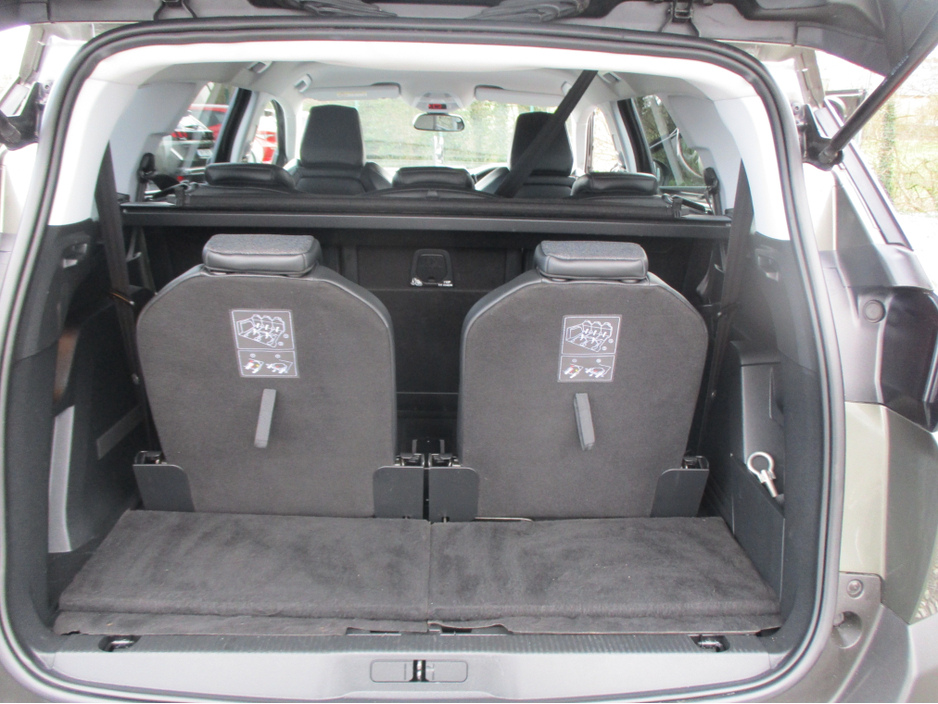 2019 Peugeot 5008 - image 6