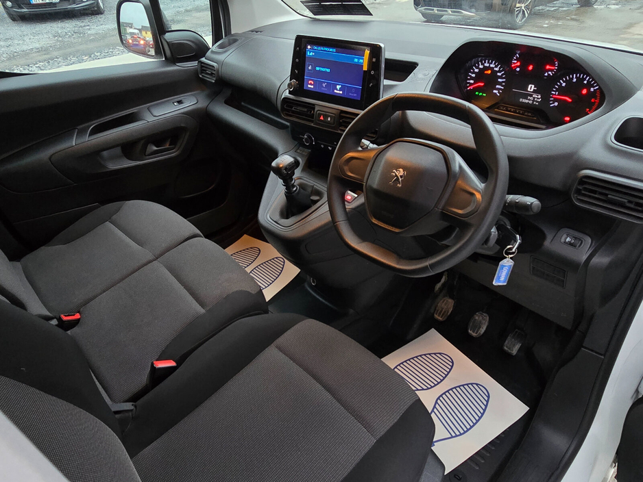 2022 Peugeot Partner - image 22