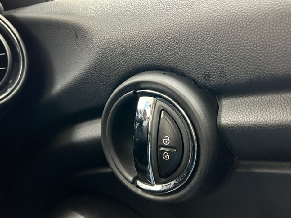 2016 MINI One 1.2 Automatic, Reversing camera €13,895