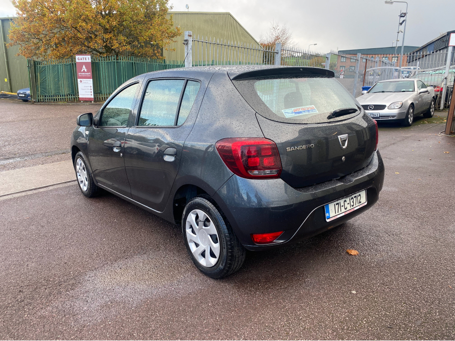 2017 Dacia Sandero - image 4