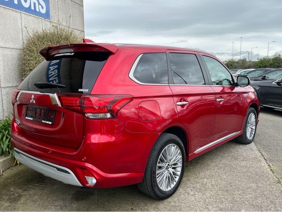 2020 Mitsubishi Outlander - image 4