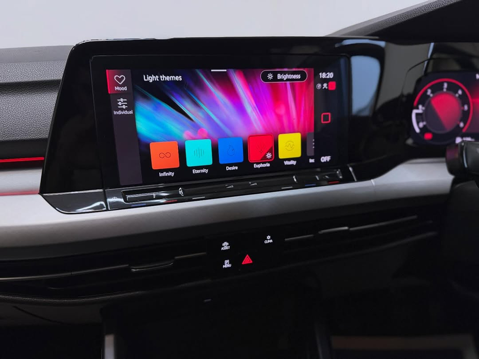 2022 Volkswagen Golf - image 11