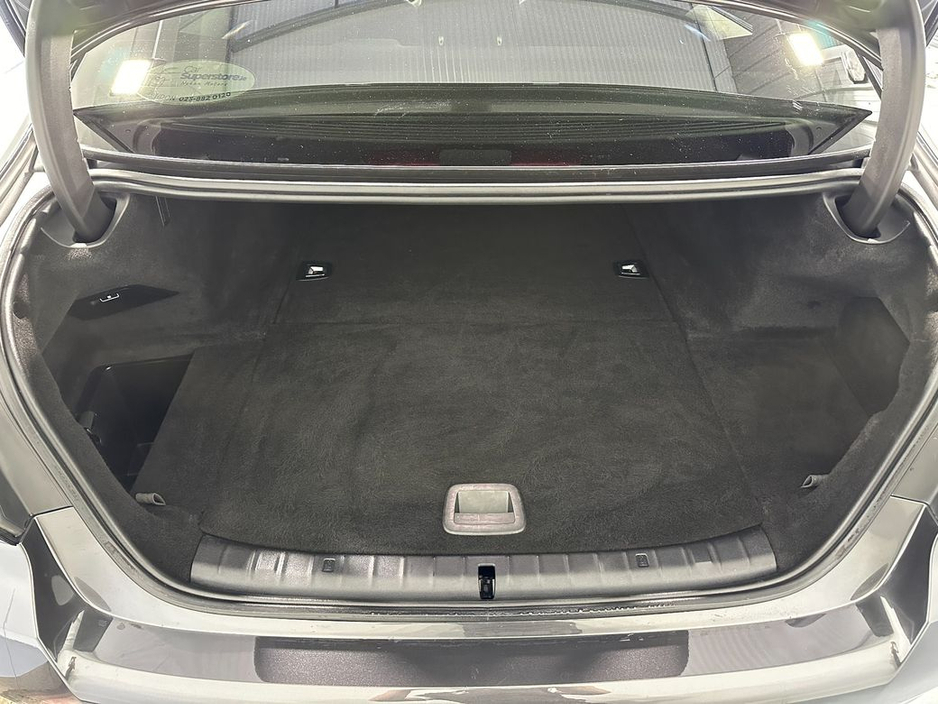 2020 BMW 5 Series - image 25