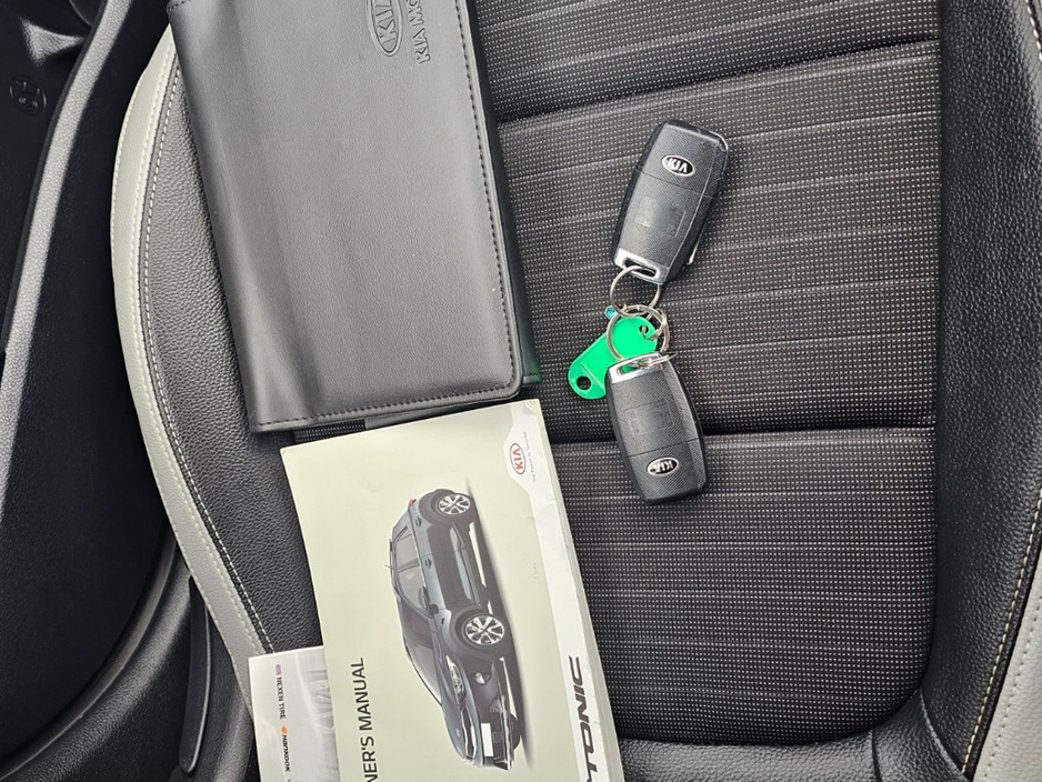 2018 Kia Stonic - image 31