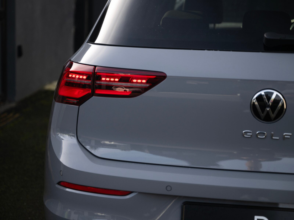 2022 Volkswagen Golf - image 11