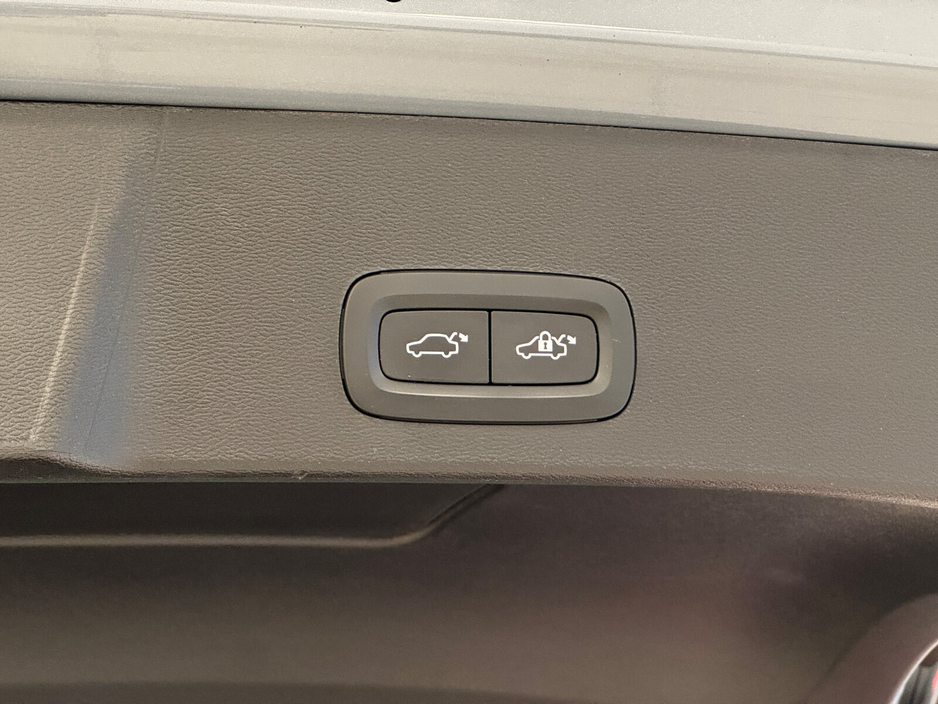 2022 Volvo XC40 BEV 231hp Ultimate €30,000