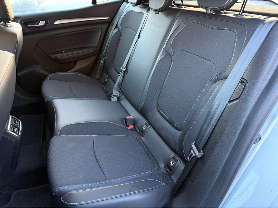 2021 Renault Megane - image 10